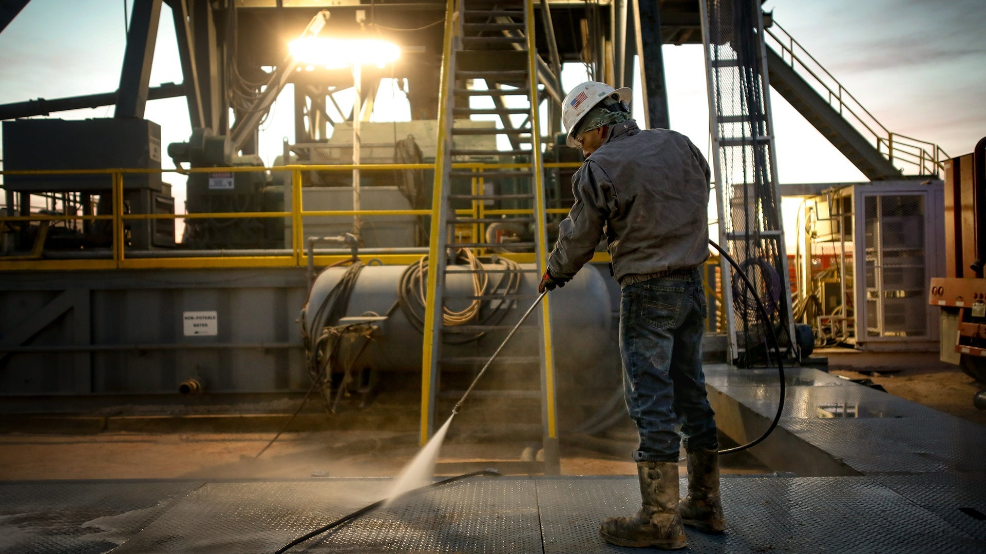 How to Stay Warm on the Job This Winter With FR Clothing That Works